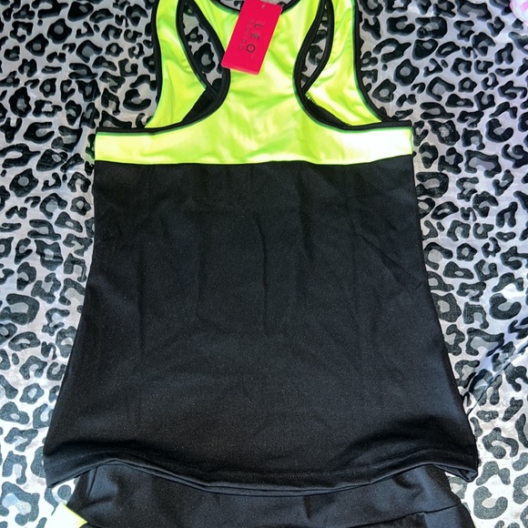 Two piece set - Picture 3 of 4